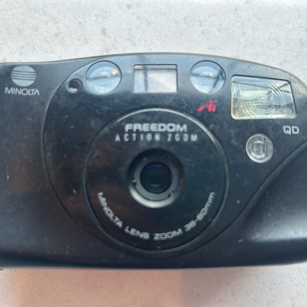 Minolta Freedom Action Zoom vintage black camera with built-in zoom lens 38-60mm